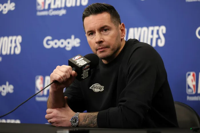 NBA直播雷迪克怒斥裁判漏判 湖人1-3落后陷绝境